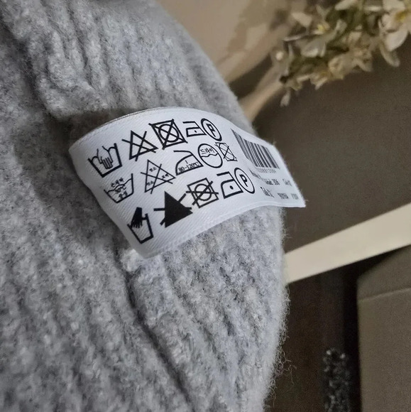 Shrunken Massimo Dutti Wool Sweater - Picture 9 of 10